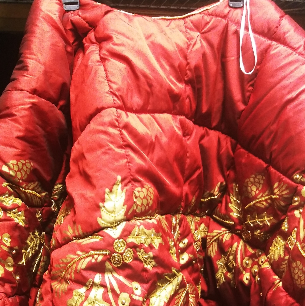 Secret Celebrity tree skirt